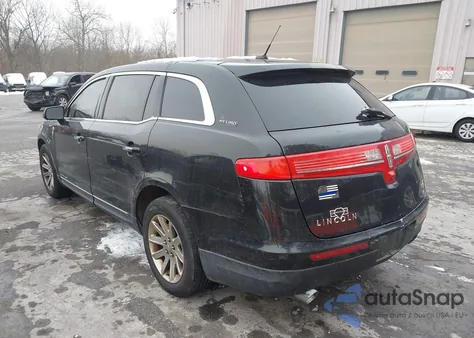 2014 Lincoln Mkt Livery z USA, uszkodzony, nr VIN 2LMHJ5NKXEBL56193